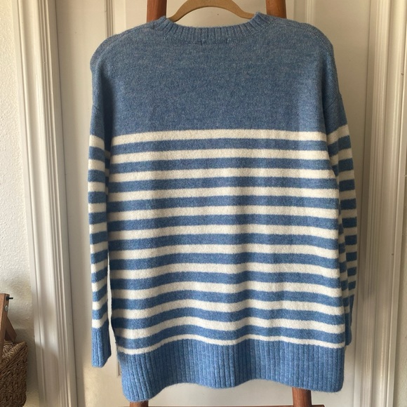 Light blue white stripe sweater - Picture 2 of 4